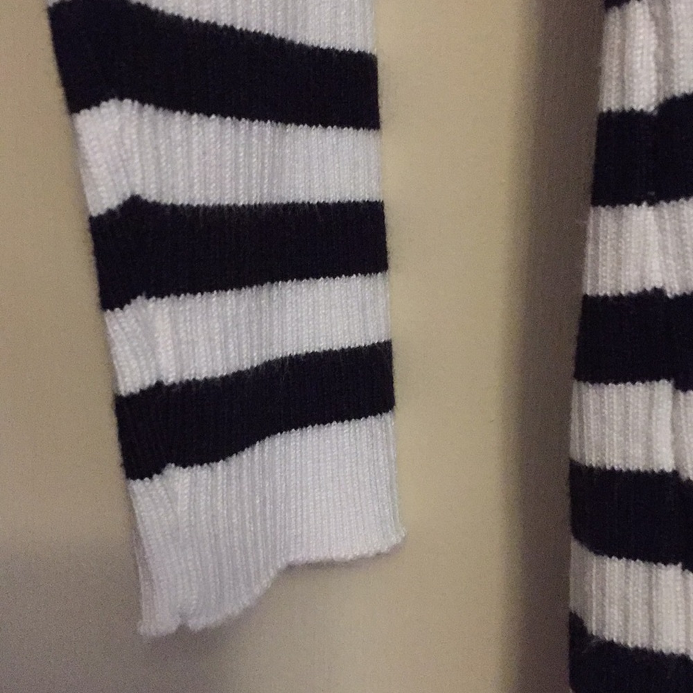 Sweaters - Picture 3 of 4
